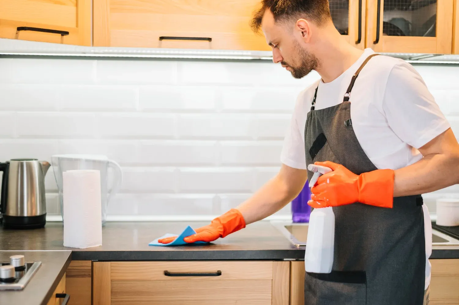 Cleaning kitchen with vinegar in Boston