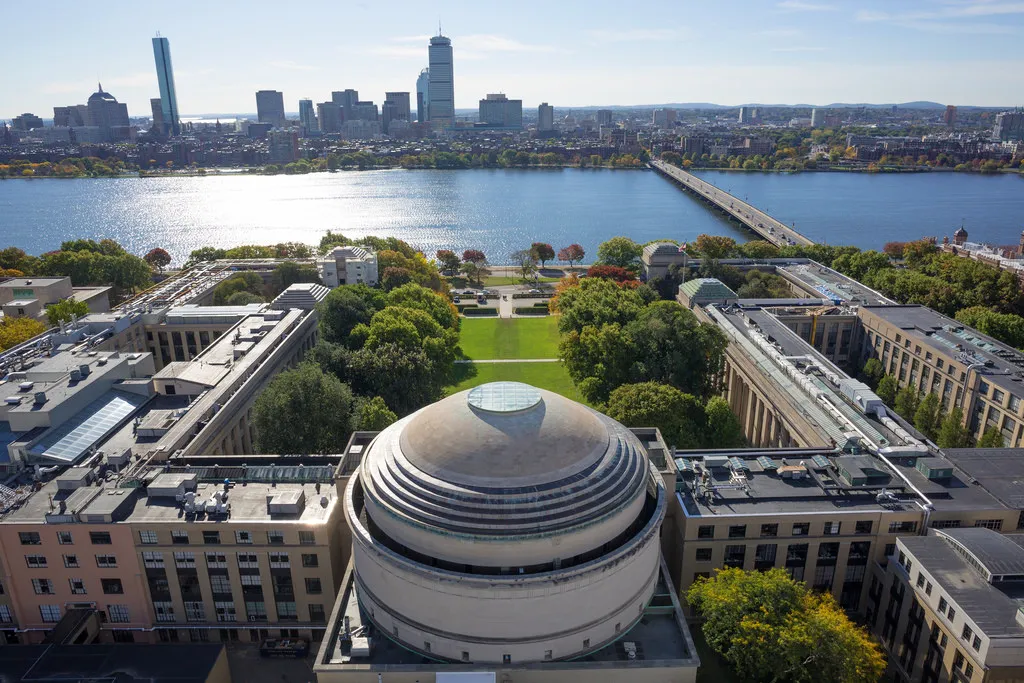 MIT (Massachusetts Institute of Technology)